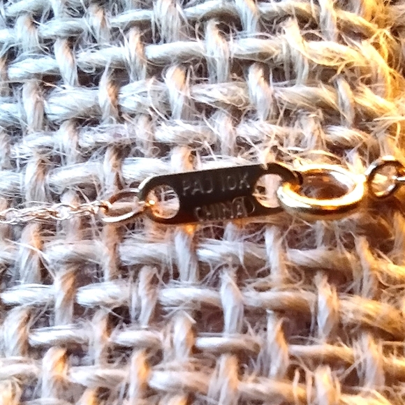 10k Solid Gold Necklace With Diamond And Gold Butterfly Pendant - Picture 9 of 10